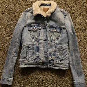 American Eagle Jean Jacket with Fur Lining Size Medium